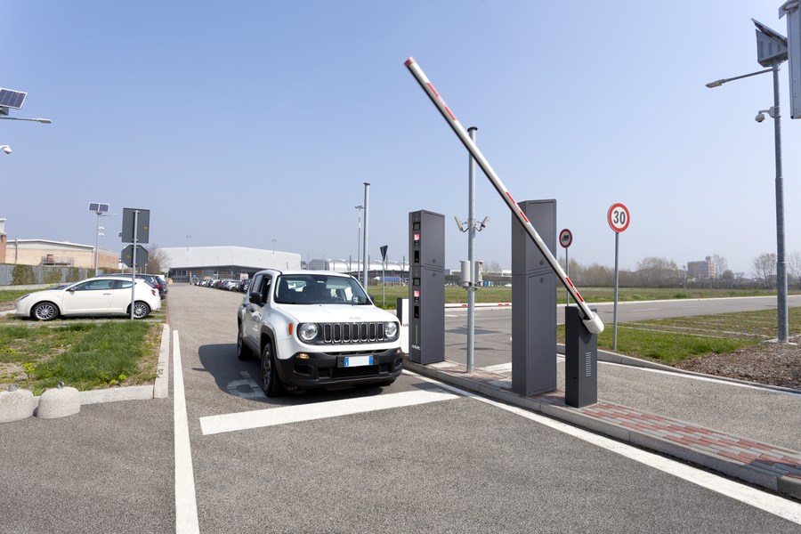 barreiras de acesso ao parque de estacionamento